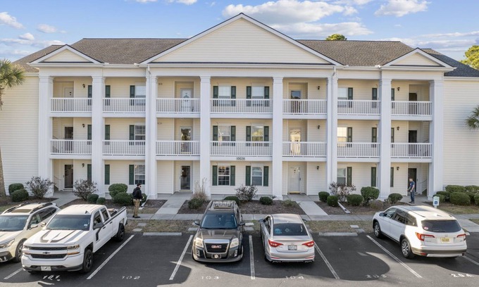 Waterford Plantation Apartment | Ideal 3 BR Condo Near Coastal University with Pool Access