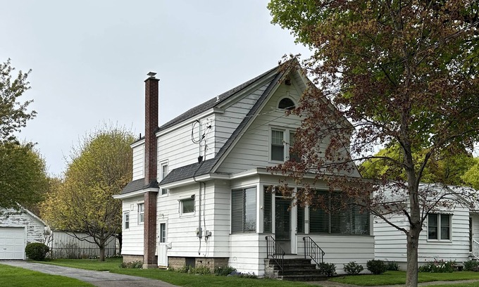 Oswego House | Perfect Family Retreat Near Lake Ontario with Great Amenities