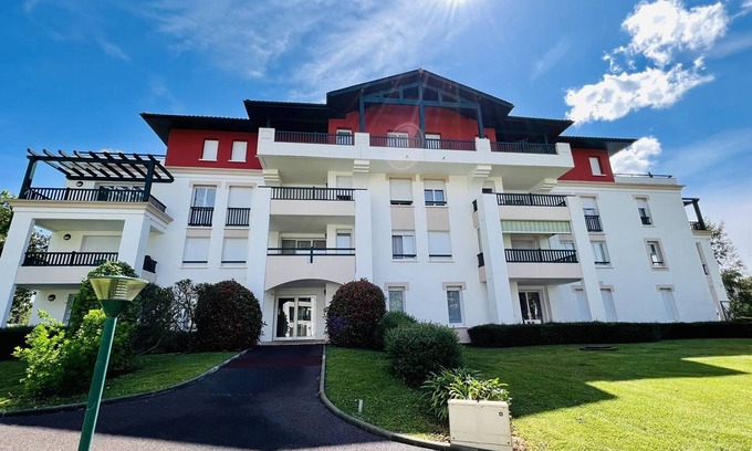 Cambo-les-Bains Apartment | Pet-Friendly Apartment in Cambo-les-Bains with Spa Access