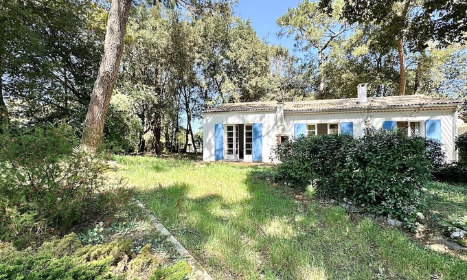 Les Mathes House | Villa La Palmyre: Family-Friendly Retreat with Spa & Kitchen