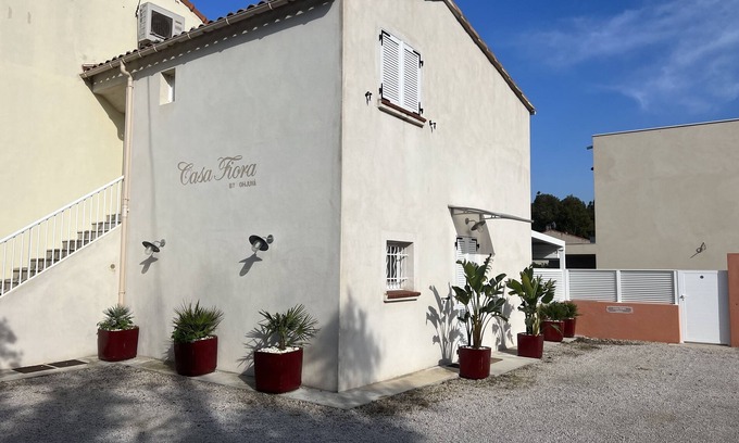 Calvi Villa | Idyllic 3-Room Villa with Ocean View and Spa Amenities