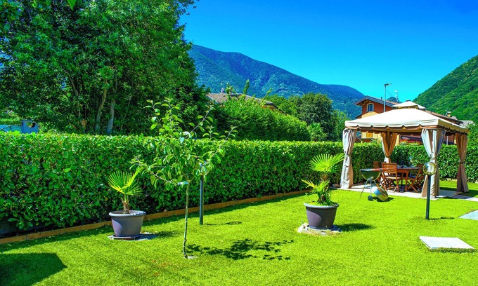 Cannobio Apartment | Inviting 3½-Room Apartment with Garden, Pool & Spa