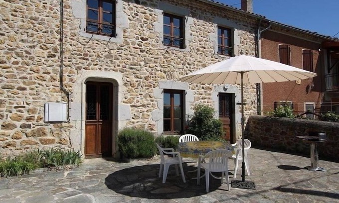 Ferrussac Cottage | Cozy Gite Ferrussac: Pet-Friendly Retreat with Spa Access