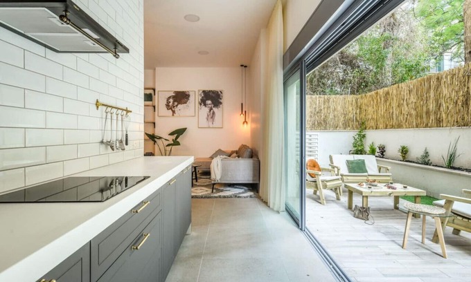 Hod HaSharon Apartment | Tranquil 3BR Garden Apartment in Ramat HaSharon