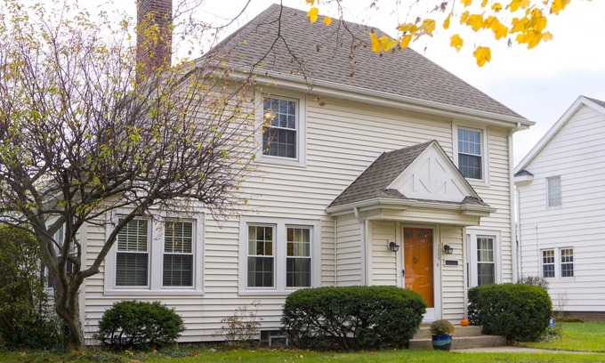 South Bend House | Inviting 3BR Home with Hot Tub Near Notre Dame Campus
