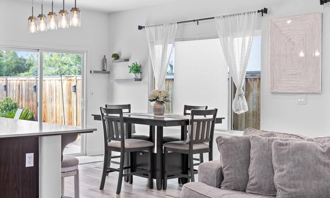 Greenacres House | Charming 3BR in Shafter with Backyard & Garage