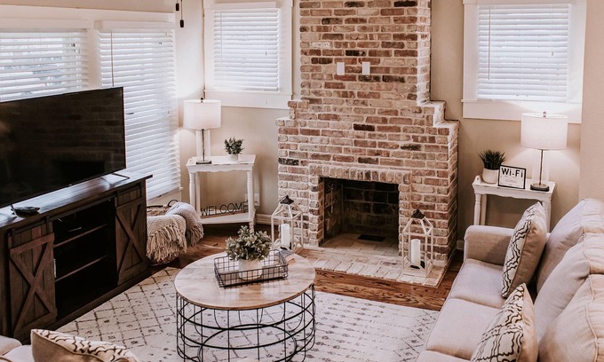 Southtown House | Discover Downtown Historic Home with Bonus Back House