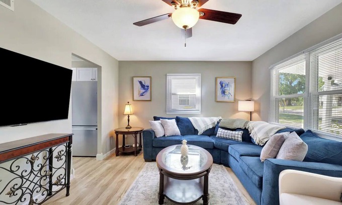 Normal House | Charming 3BR, Walk to Uptown/ISU, Dog Friendly!