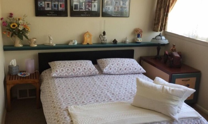 Society Hill Apartment | Top-Rated 3rd Floor Bedroom with Private Bath & Roof-Deck