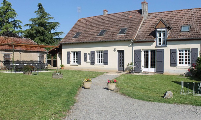 Sarzay Cottage | Relax at Gite Sarzay - 4 Bedrooms for Family Bliss