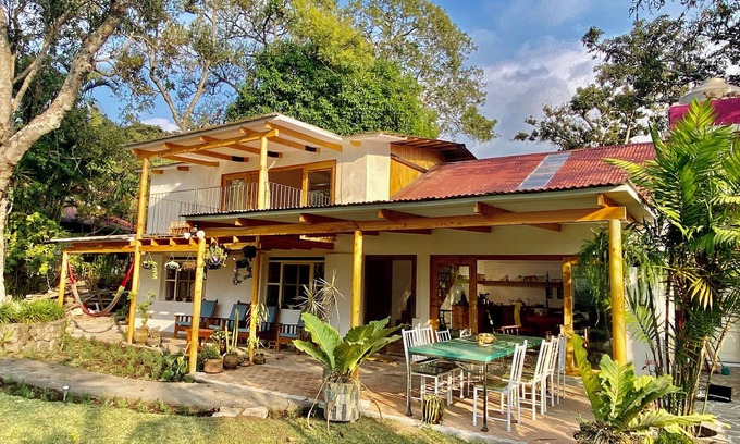 Santiago Atitlan House | Charming 4-bedroom house with lake&volcano view and lake access Santiago Atitlán