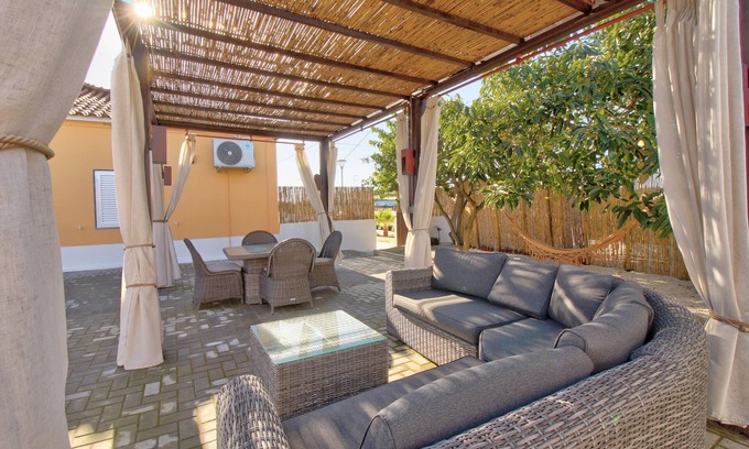 Fonte do Bispo Villa | Relaxing 4-Bed Villa with Pool and Ocean Views in Moncarapacho