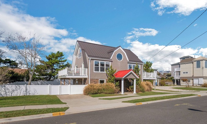 Strathmere House | Charming 4-bedroom Beach Cottage with WiFi, AC in Strathmere