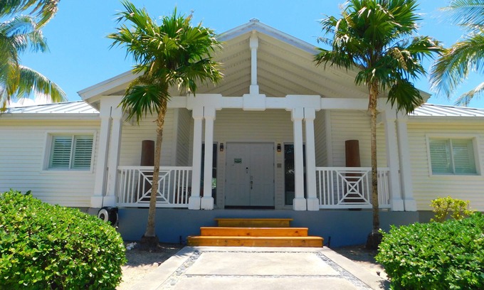 Alice Town House | Charming 4-bedroom house with WiFi, AC in marvelous Bailey Town