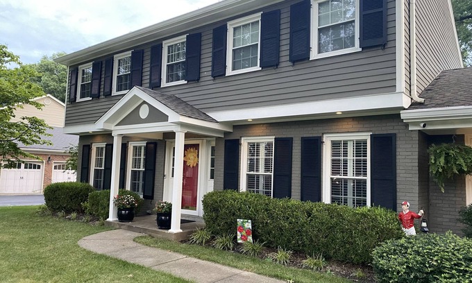Northfield House | Comfortable 4-Bedroom House with WiFi & AC in Louisville