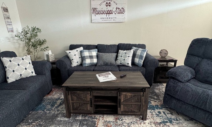 Starkville House | Charming 4-bedroom house with AC and WiFi in lovely Starkville