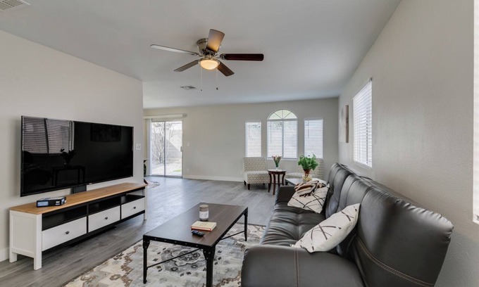 Las Vegas House | Charming 4-bedroom house with AC, WiFi in lovely Las Vegas