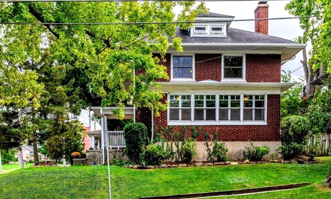 Elgin House | Family-Friendly 4 Bedroom Retreat in Elgin - Guest Rated 9.8