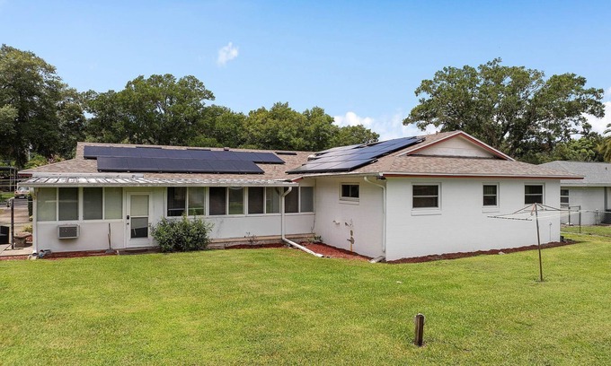 Apopka House | Charming 4-bedroom house with WiFi, AC in adorable Apopka