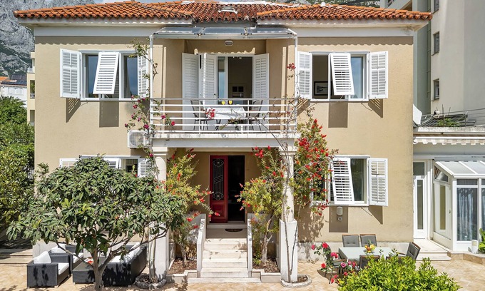 Makarska Villa | Charming 4-bedroom villa with Stunning views- Makarska Promenade
