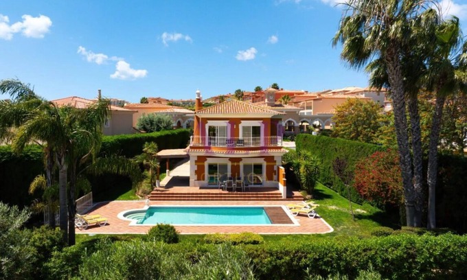 Atalaia Villa | Charming 4-bedroom villa with WiFi, AC in beautiful Lagos