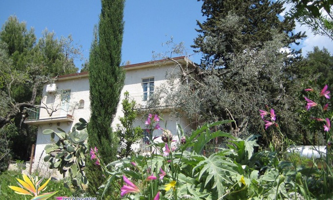Itri House | Delightful 4-Bedroom Country House near Gaeta's Hills