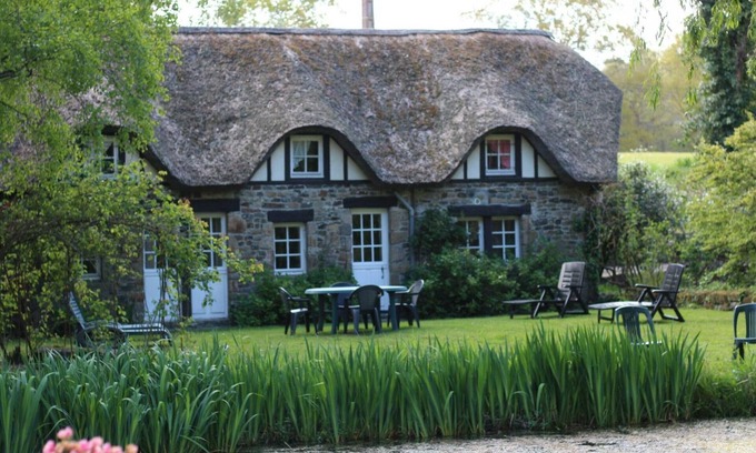 Jullouville Cottage | Pet-Friendly Gite Jullouville: 9/10 Rated Family Escape
