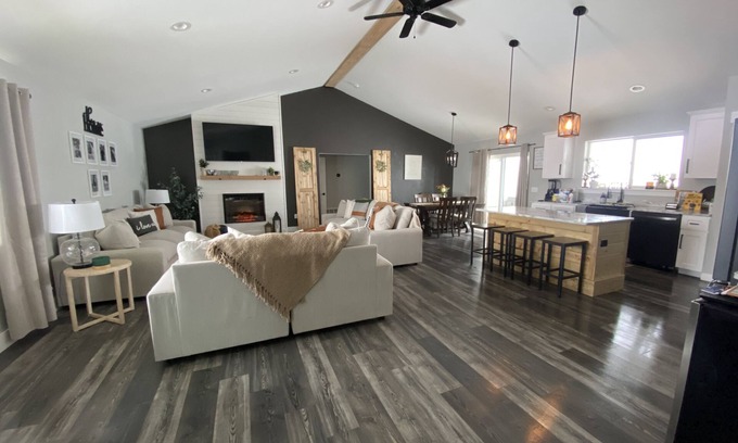 East Helena House | Cozy 4bd Home with Indoor Fireplace & Pet-Friendly Amenities