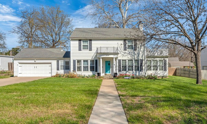 Topeka House | Family-Friendly 3BR Home with Private Deck and Yard