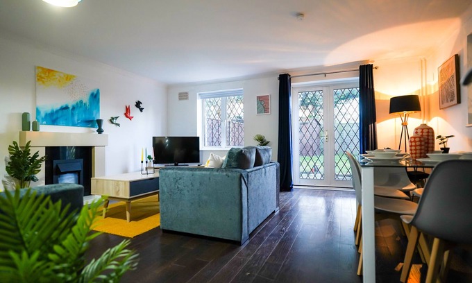 Tea Green House | Spacious 4BR Retreat Ideal for Large Groups & Families