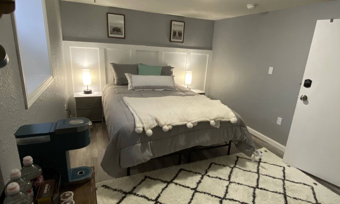 Manhattan House | Guest Rated 9.6! Pet Friendly Home Near Aggieville & K-State