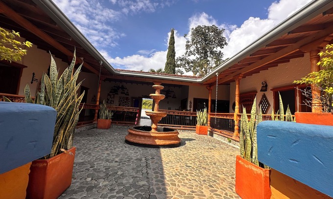 San Jeronimo Cabin | Charming 6-bedroom cabin with AC and WiFi in San Jerónimo