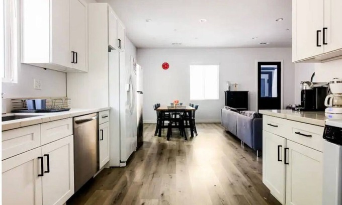 Valley Glen House | Charming 6-bedroom house with AC and WiFi in nice Los Angeles
