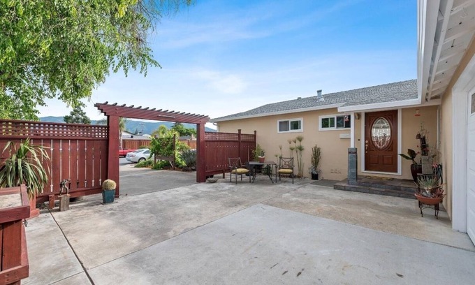 Cambrian House | Ideal 4B/2B Near Cambrian - Perfect for Work or Leisure!