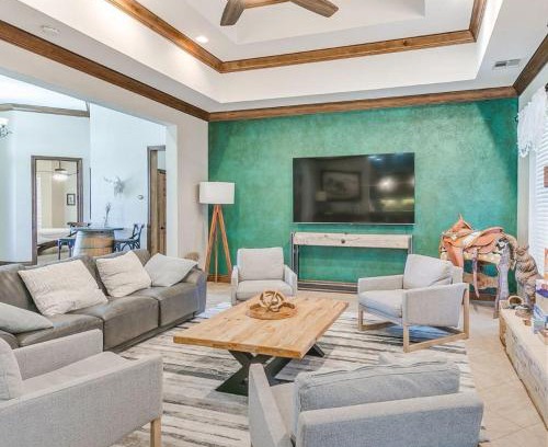 Pottawatomie County House | Family-Friendly 6BR Ranch with Pool & Hot Tub in Skelly