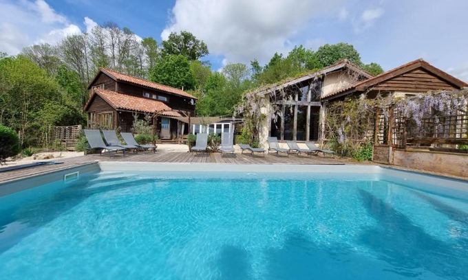 Mervent Villa | Inviting 8-Bedroom Retreat in the Scenic MERVENT Forest