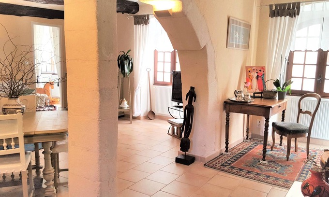 L'Isle-sur-la-Sorgue Apartment | Pet-Friendly Apartment in Central L'Isle sur la Sorgue