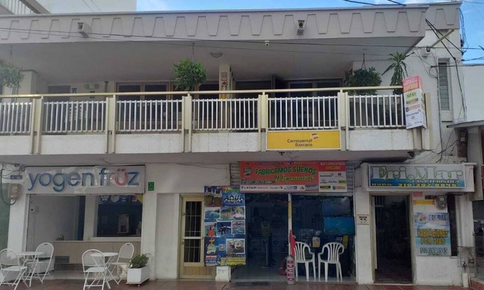 El Rodadero Hotel | Beachside 9-Bedroom Hostel: Family-Friendly Getaway