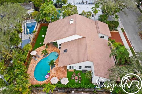 Emerald Hills House | Modern 9BR Home with Heated Pool & Family-Friendly Fun