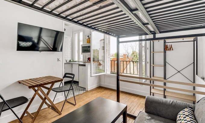 Le Pre-Saint-Gervais Apartment | Ideal Apartment in Prime Paris Location with Kitchen & Spa
