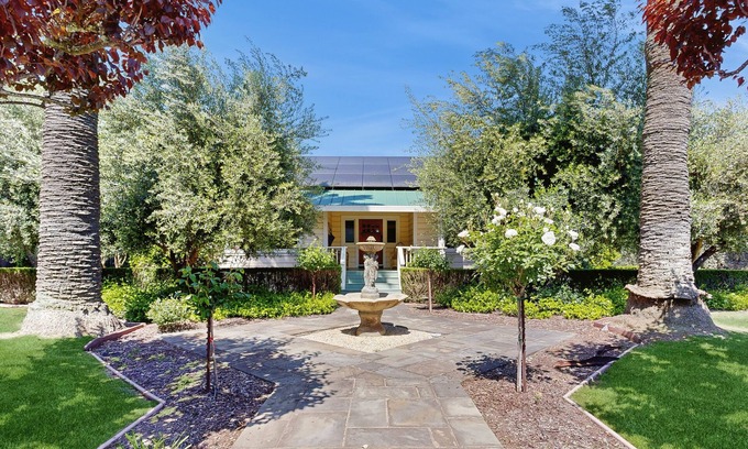 Geyserville Other | Charming Alexander Valley Farmhouse with loft, hot tub & a complementary tasting