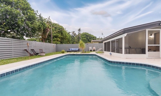 Miramar House | Inviting Home with Pool in Miramar | Rated 8.8/10