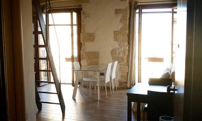 Cagliari Apartment | Bright 1900s Apartment with Kitchen & Breakfast - Rated 9.8