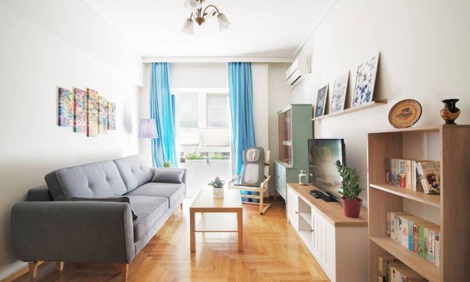 Nea Smirni Apartment | Exceptional Nea Smyrni Apartment with Kitchen & Breakfast