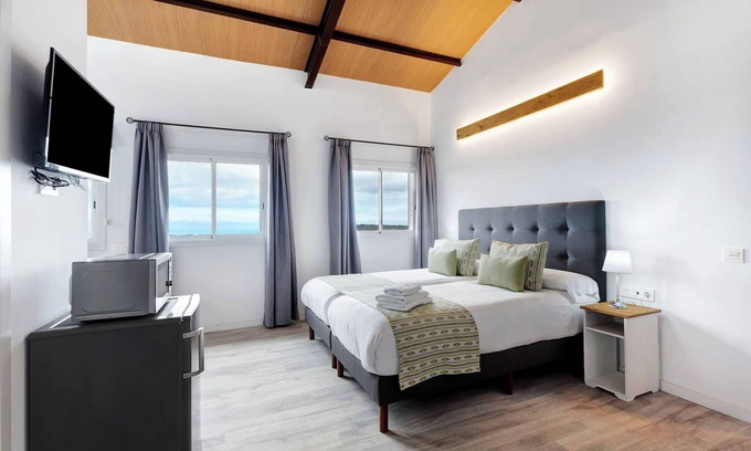 Tegueste Apartment | Cozy Apartment Casa Lomo El Aire Helecho with Pool & Breakfast