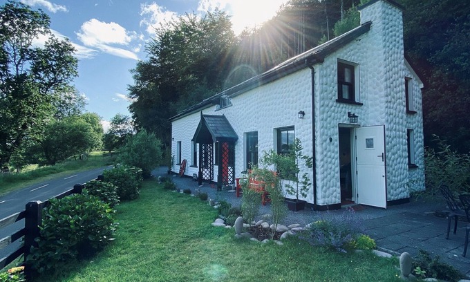 Glenbeigh Cottage | Cozy Cottage in Glenbeigh with Ocean View & Free WiFi