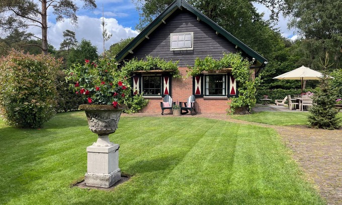 Valkenheide Cottage | Serene Lodge Retreat in Cape Forests - Guest Rated 10/10