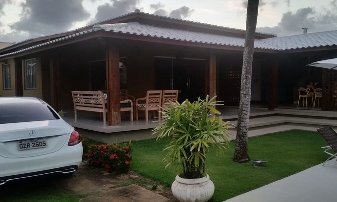 Itacimirim House | Beachfront Oasis: 4 Suites, Pool & Steps to the Shore