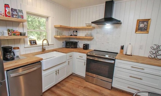 Davidson House | Cozy Cottage Retreat in Davidson, NC - Guest Rated 9.6/10