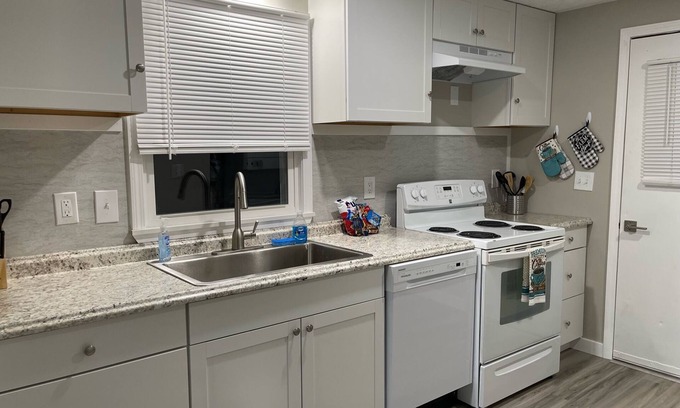 Buena Vista House | Modern 3-Bedroom Retreat Near Nature Trails and Parks